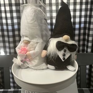 Bride and groom gnomes